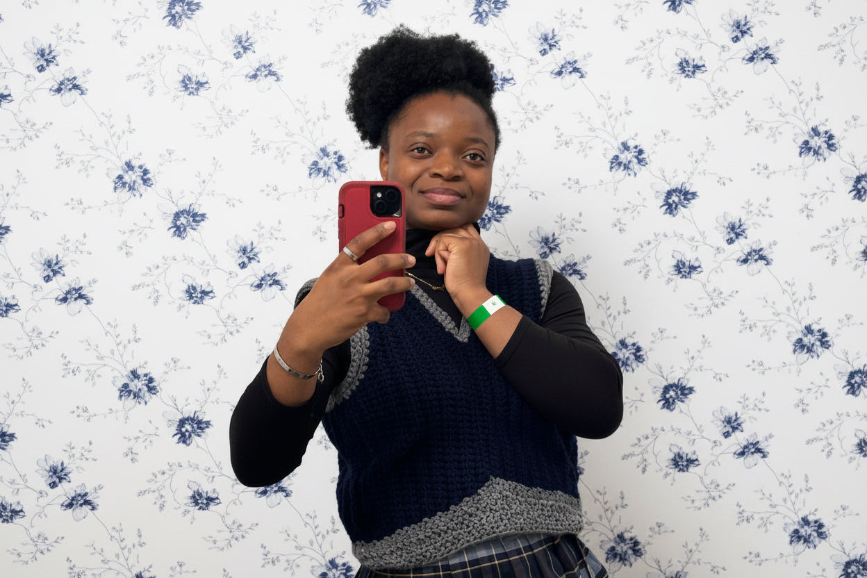 grey and navy blue top